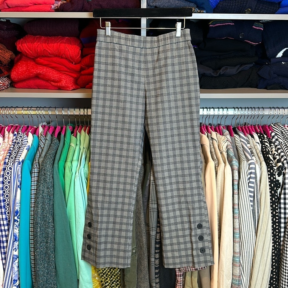 Vera Wang gray and white plaid cropped flair pants size S